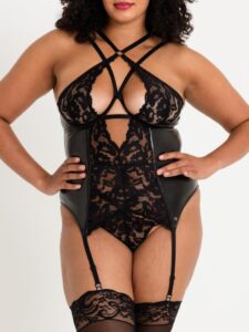 Lovehoney Plus Size Fierce Romance Black Wet Look and Lace Bustier Set - One Size Curve - Black